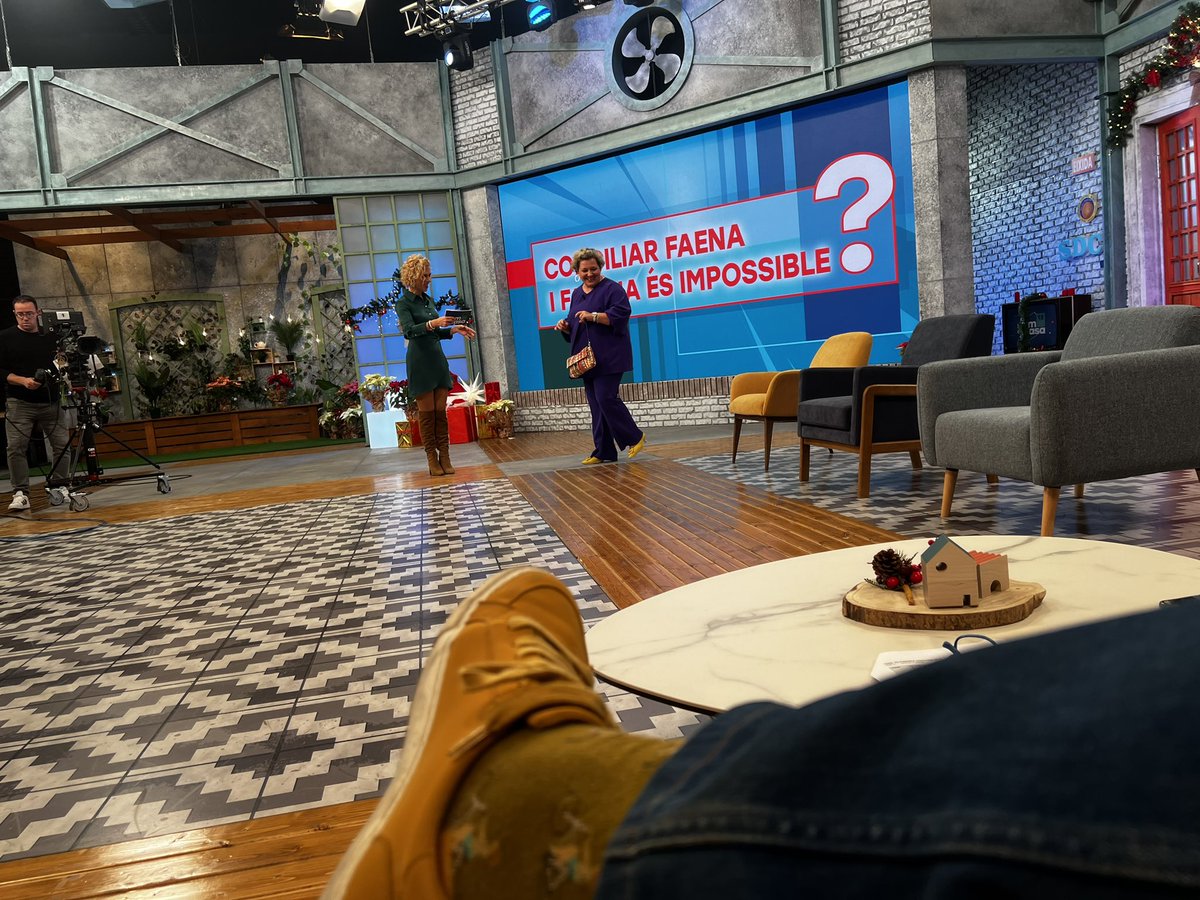 💢En @somdecasa_apunt además de informar y entretener, nos lo pasamos bien !! 😃Con <a href="/XimoRoviraC/">Ximo Rovira</a> y <a href="/Senolaph/">Màbel Martí</a>