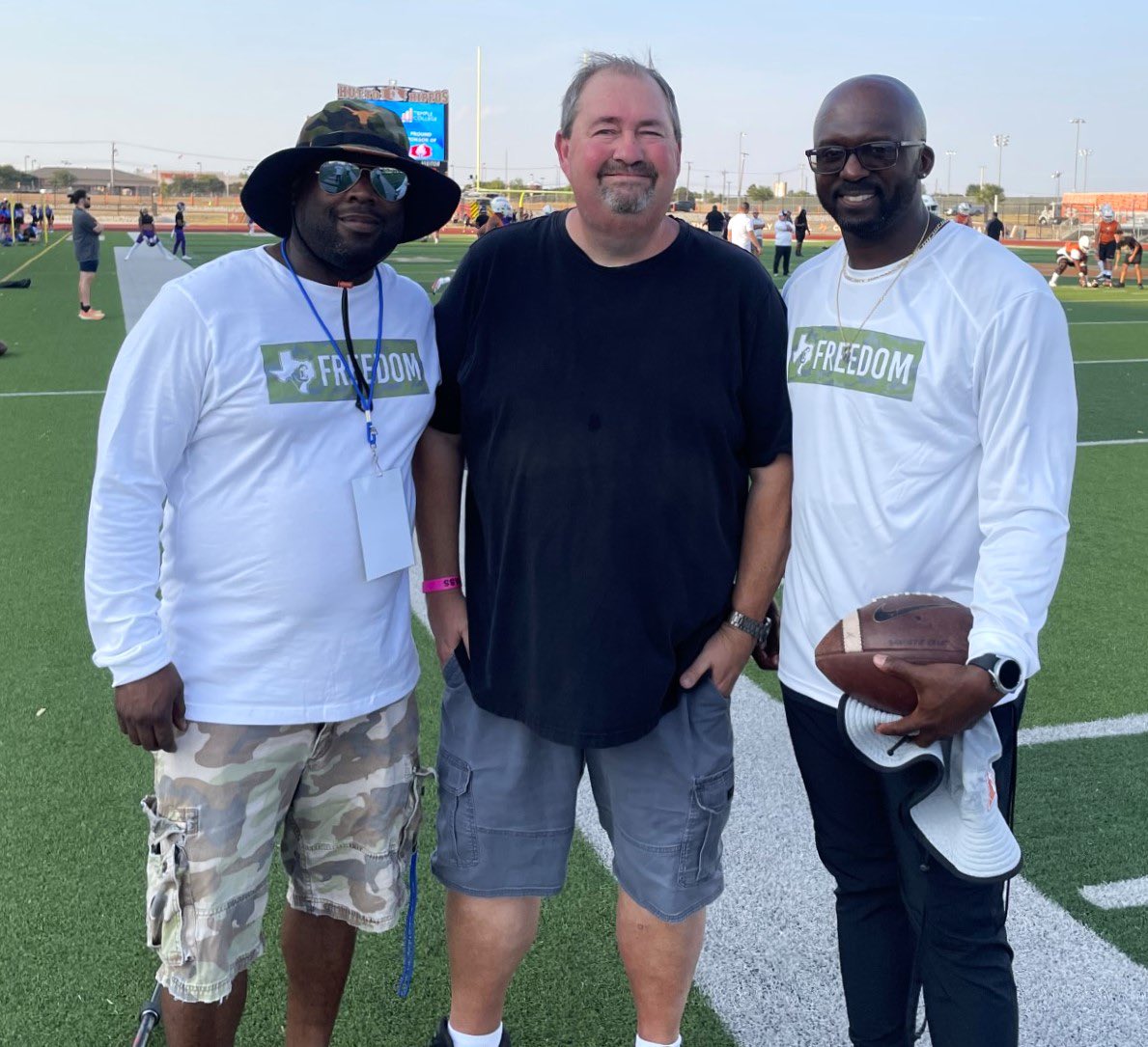 1stChoice310's tweet photo. It was great having you around my family and coaching my senior! Great things coming to the Rangers 🤝🏾! @RicklanHolmes https://t.co/LdOXU6IIZA