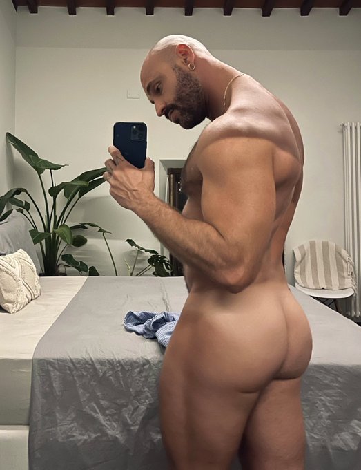 Categoria is: Big fat juicy ass https://t.co/WknomVSQhd