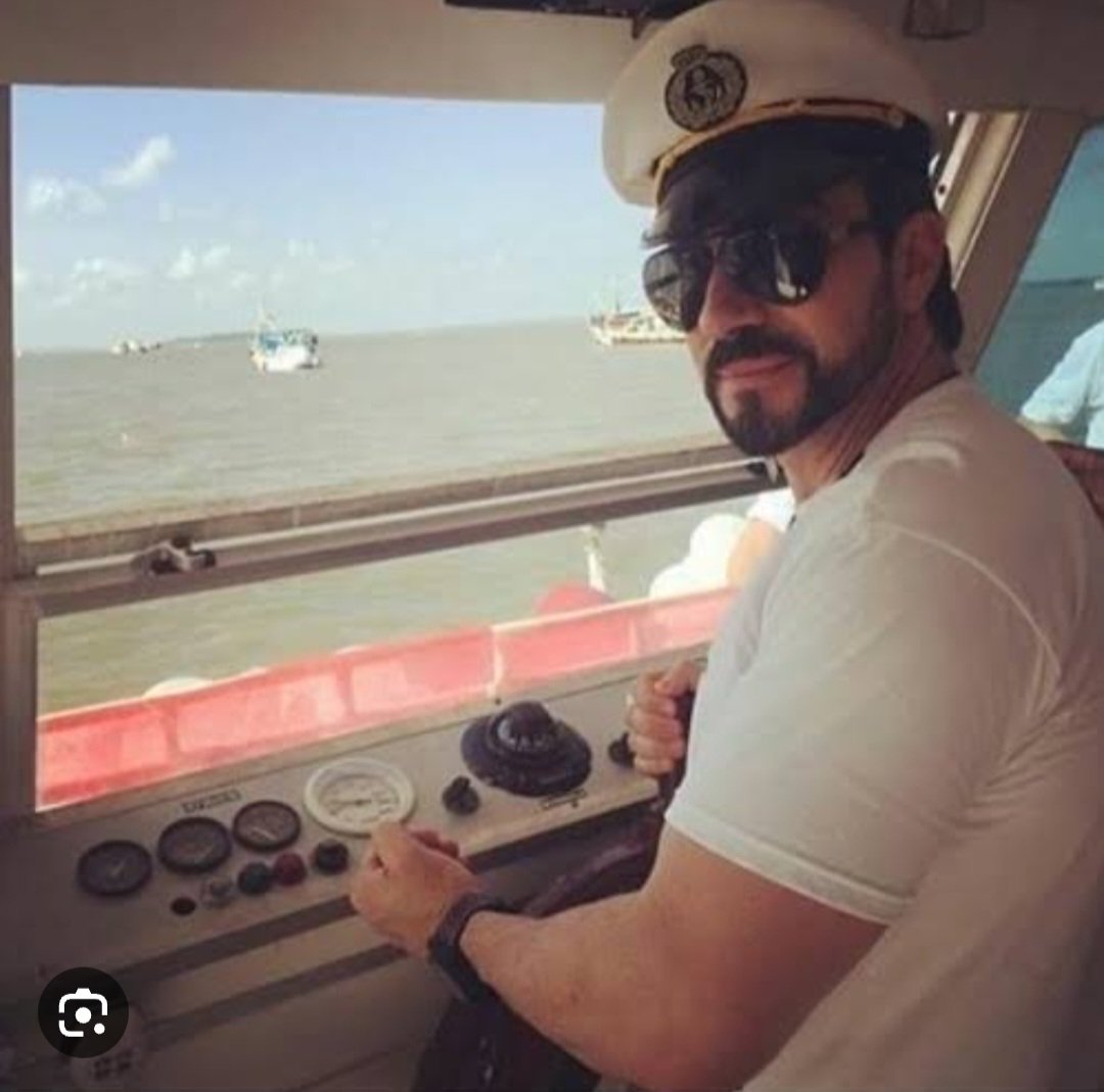 Holandak's tweet photo. Pra postar foto nas redes parecendo integrante do Village People o padre Fábio de Melo é rápido. Pra defender o padre Júlio Lancelotti, cadê o homem? https://t.co/so6s9Yxaai