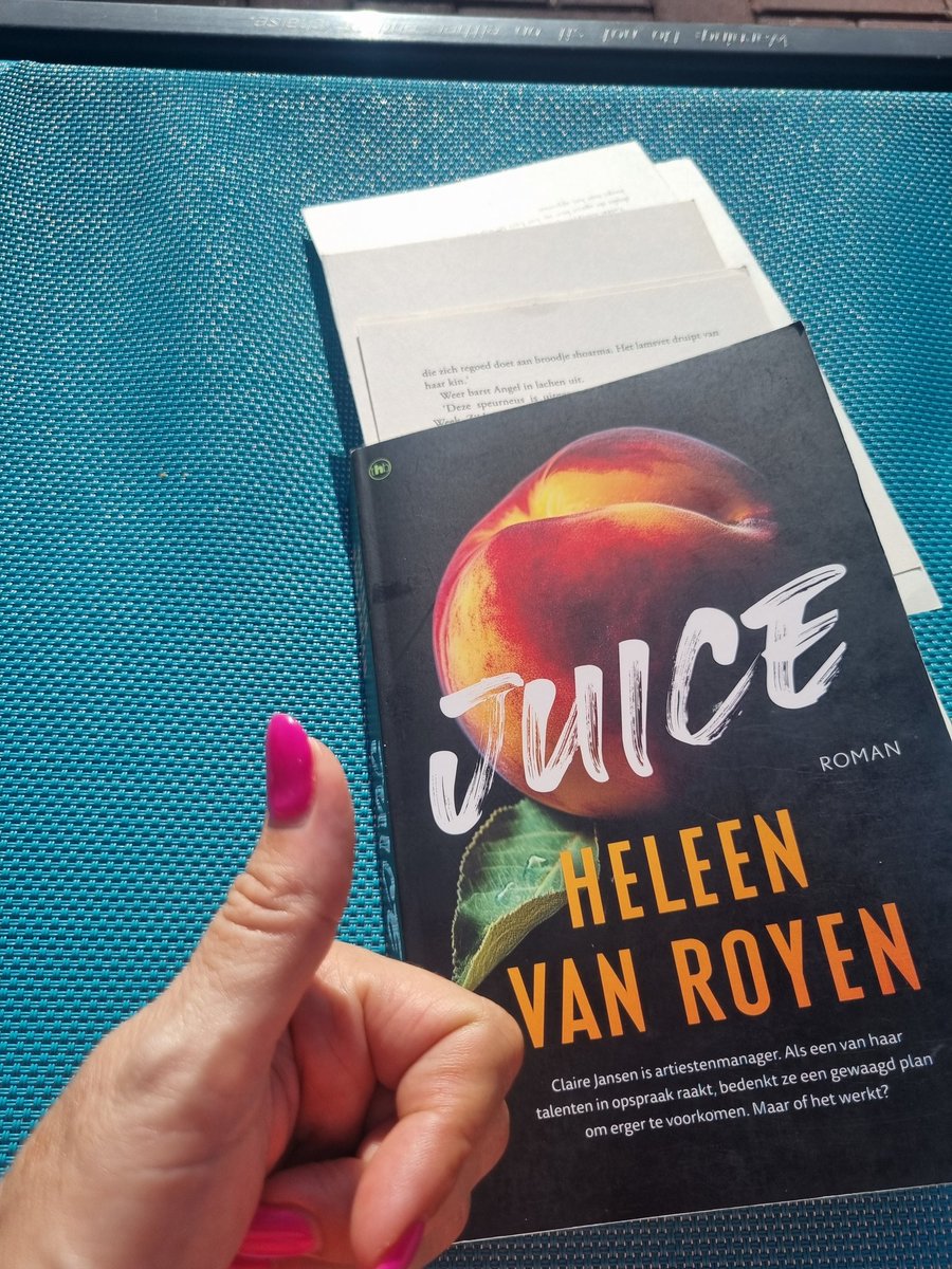 Ingrethadusol's tweet photo. @HeleenvanRoyen Met sinterklaas gekregen, met moeite kunnen wachten en nu valt #juice uitelkaar tijdens heerlijke vakantie op Curaçao! Zoooo hot is dit boek! 🔥🔥🔥 #leestlekkerweg @HeleenvanRoyen https://t.co/mDlebCMX6J