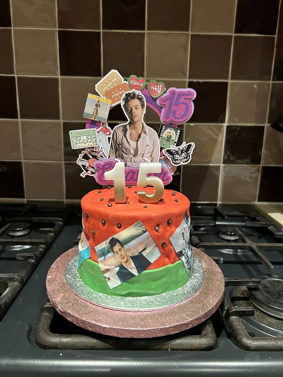 fosterhistory's tweet photo. When your daughter loves @Harry_Styles https://t.co/Mxt4tbVXg7