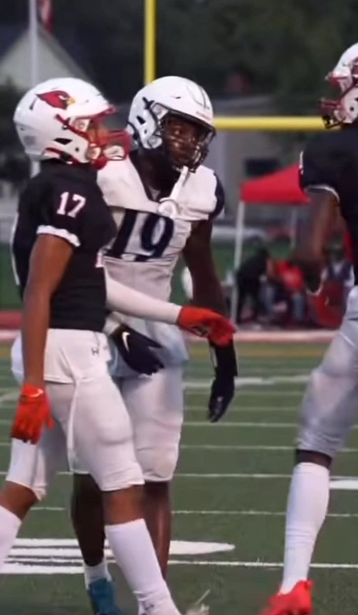 Hawks4Football's tweet photo. 🚨 2025 Erimus Wright : 6'0"186lbs
@ErimusW RB/DB/ATH
✅ ALPHA DAWG. He's a GUY. Runs hard makes Great 1st and 2nd cuts and has explosive burst into the Secondary in a blink. Has Speed to cause separation and finish runs. Stays on the field at a high level.. Plays DB recorded 5 INT... 2 for TDs Force at the point of attack on tackles. True Athlete you have to have in the game!! #HawksUp #TimeIsNow

@247Sports @EDGYTIM @PrepRedzoneIL @Bryan_Ault @HSFBscout @mikeclarkpreps @michaelsobrien @CoachChrisBall