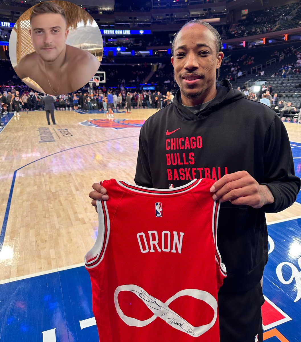 Yoav_Modai's tweet image. אורון, אני לא יודע איך אוכל ללכת לספורטק בתל אביב בלי להרגיש צביטה בלב כל פעם מחדש. אני גם לא יודע איך נצליח לשחק כל החבר׳ה בלעדיך. דוגרי אני לא יודע מלא דברים מאז ה-7 באוקטובר והפסטיבל שהיית בו. אבל מאז הבשורה המרה כן ידעתי דבר אחד - שתונצח על ידי שיקגו בולס והנבא. 
1/7