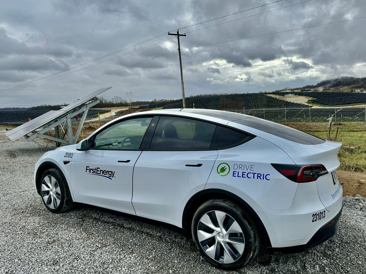 laurensiburkis's tweet image. What an awesome day in West Virginia! @MonPowerWV celebrated the completion of its Fort Martin Solar Site, made up of nearly 50,000 solar arrays across 80+ acres. Great job to @ReporterHannah for leading the effort on this special event for public officials &amp;amp; community partners.