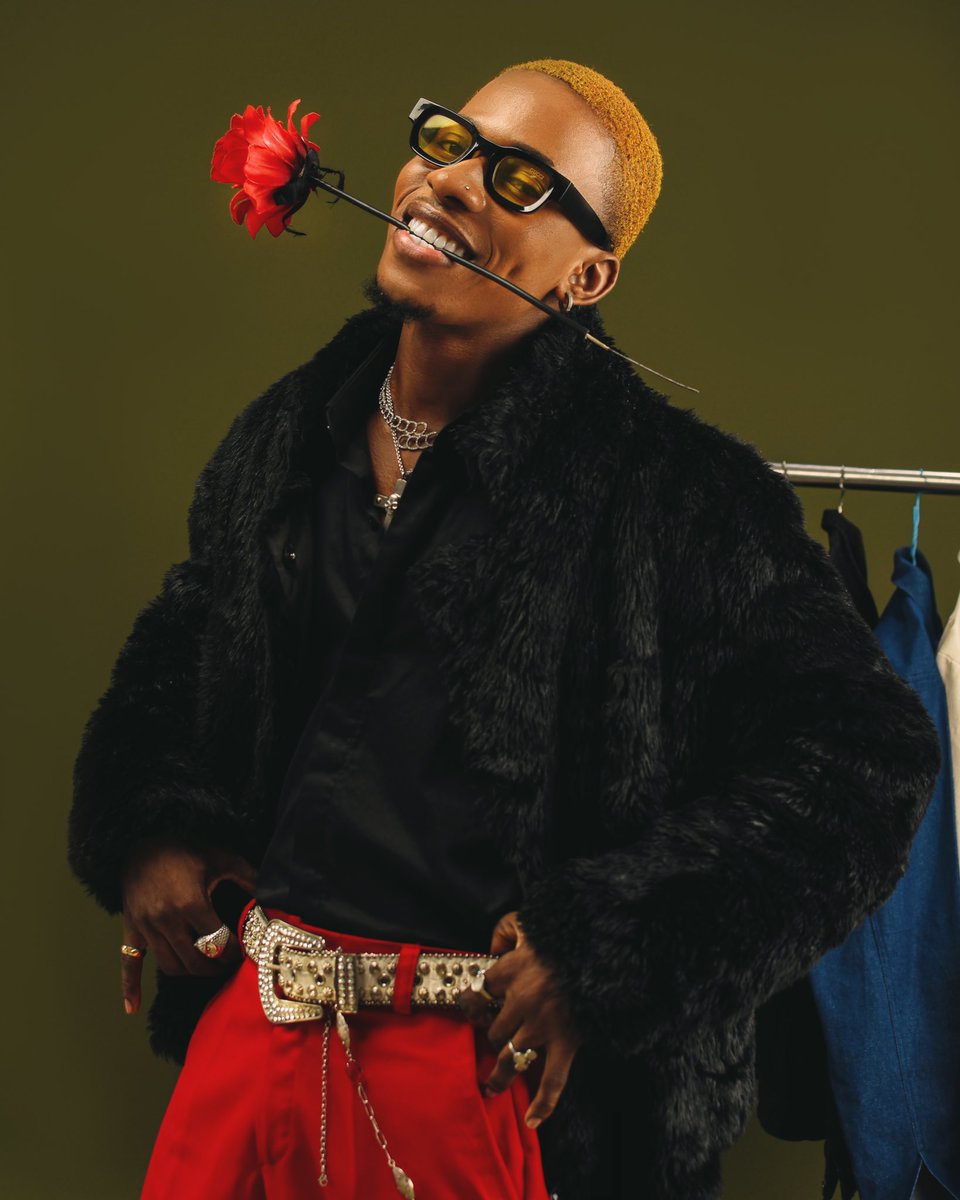 Reeburn___'s tweet photo. If I should give the girls a flower ๐น for every time I think and sing about them theyโd be walking in a garden. Happy new year ๐๐๐ thank yโall for rocking with me โค๏ธ
New music out soon!
Styled by: @kboystylist
๐ธ: @Tcvisuals3
#teengram #explorepage #music #fashion #badboy https://t.co/EGEgffTyof