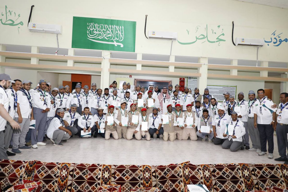 برامج وزارية|
بحضور المساعد للشؤون التعليمية ومدير إدارة الرياضة والصحة والكشافة بوزارة التعليم ومشرف النشاط الكشفي بوزارة التعليم..
اختتم #تعليم_جازان البرنامج الوزاري "الدراسة المتقدمة للشارة الخشبية"، الذي استضافته الإدارة العامة للتعليم بمنطقة جازان بمركز التدريب الكشفي،