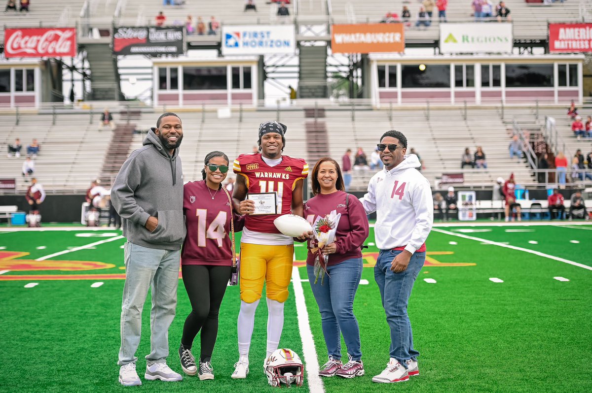 Coach_JCJackson's tweet photo. Wrapped up my football “playing” career this past season. I’m now looking to get into coaching at the college level and will be attending the @WeAreAFCA clinic this upcoming week in Nashville. My DMs are open to any coaches willing to give me some tips on entering the coach life! https://t.co/6X96Bhx39k