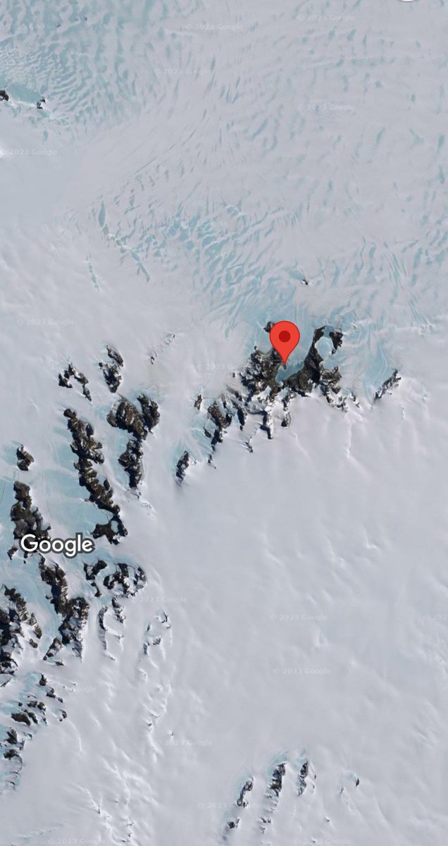 Erikdh10's tweet image. Net fantastische beelden, Frozen planet II bij de @EOnl. 

Lake Untersee in het Queen Maud gebergte in Antarctica. Zelfs in deze extreem barre omgeving is leven (Stromatolieten= Cyanobacteriën). 

Zou er dan toch leven zijn op Jupitermaan Europa😉.
@AnneHermanna 
@samgerrits