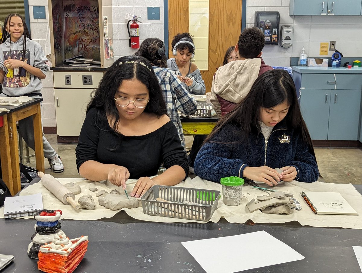 ActivitiesLMS's tweet photo. Art Club collectively decided our first project would be clay-Functional Cups & Sculptures! #ArtClub #Creative #Clay #MakingMesses @Landstownms https://t.co/8pRWeSCAKi