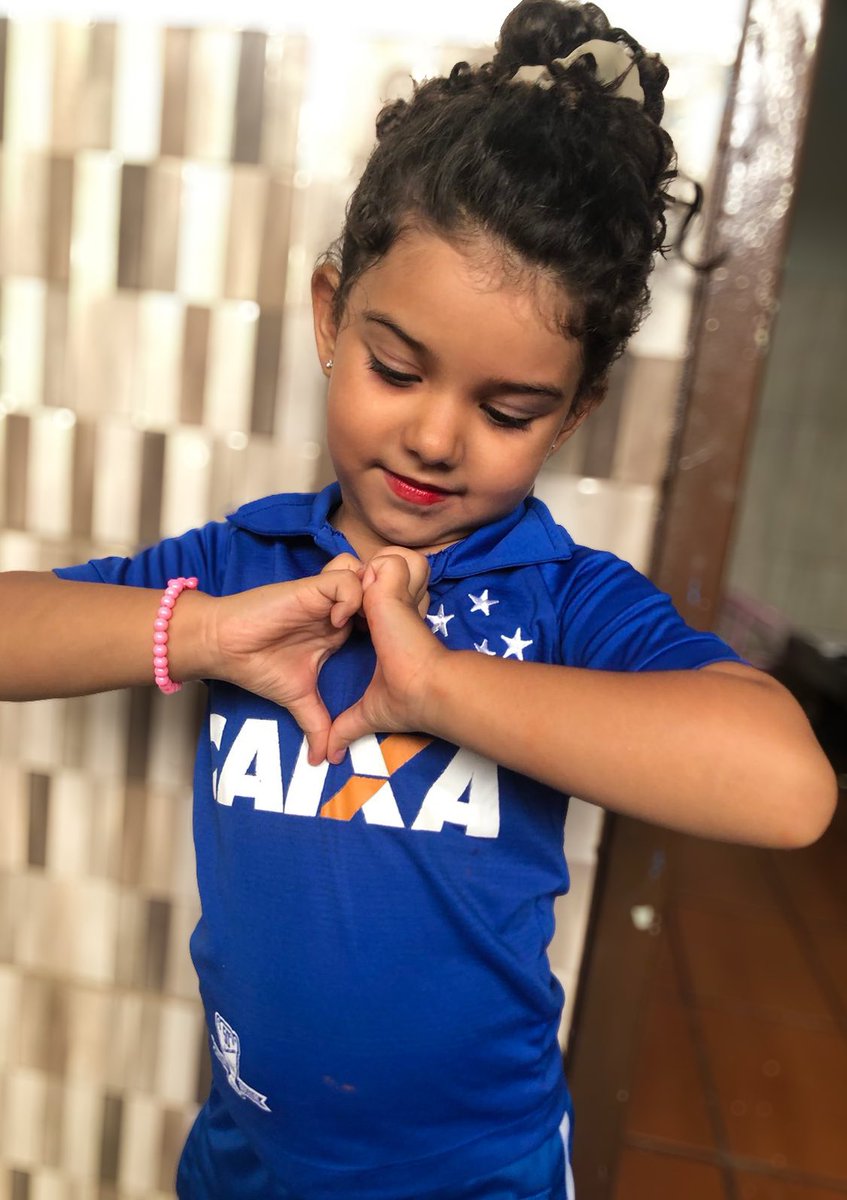 Thamyfp's tweet photo. A foto mais maravilhosa que vocês vão ver na tl hoje. 

Isso é amor que vem de berço 💙 🦊 https://t.co/t0Wb64e4qF