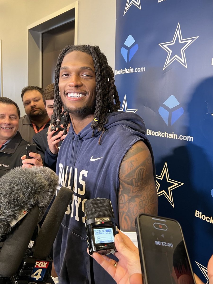 MrSoprano21's tweet photo. When you know you’re the best wide receiver in the NFL https://t.co/SQ4VuqFn5J