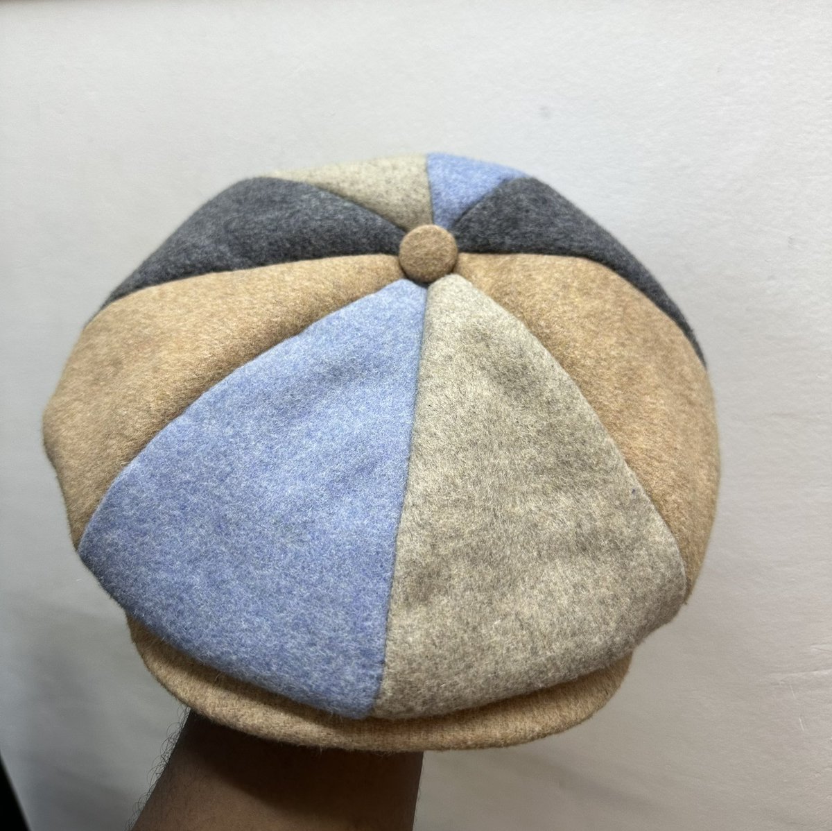 MenWithStyle__'s tweet photo. Kangol SAFARI 👨‍🎨

Prix unique: 10000 XAF https://t.co/fPi67pvvYI