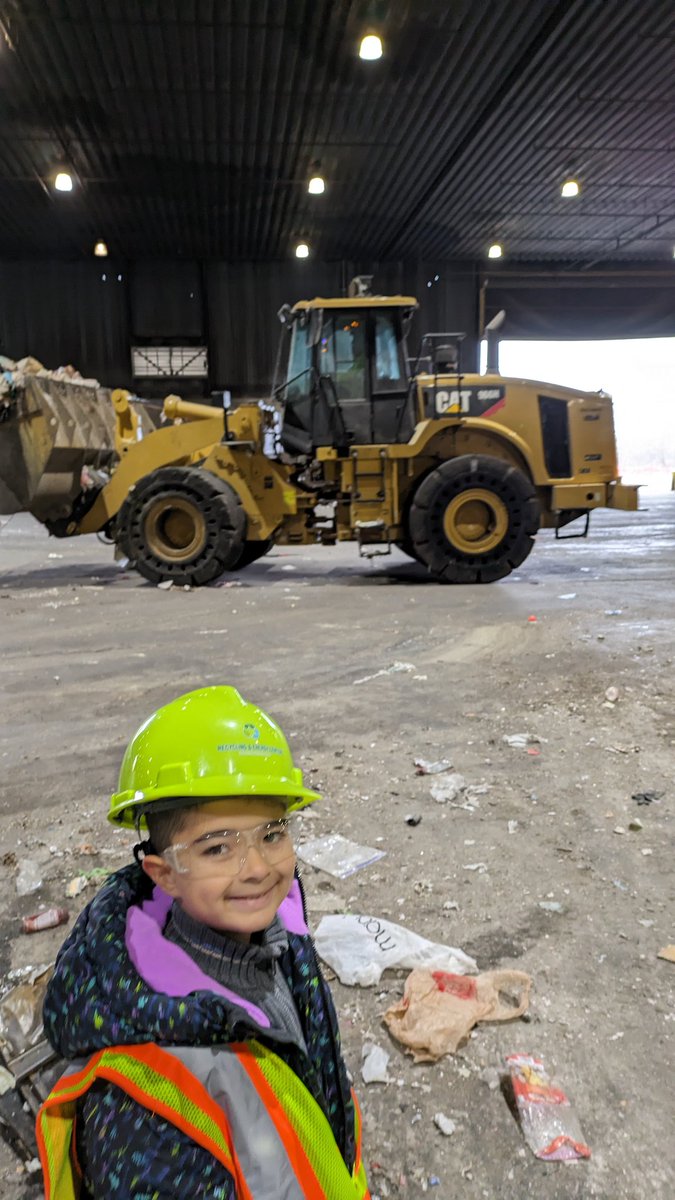 Poor @MelVFinnegan (govt affairs for Ramsey County) had to pull double duty and entertain my 5 year old as we toured the Ramsey/Washington County recycling center. Fortunately, he thoroughly enjoyed it!