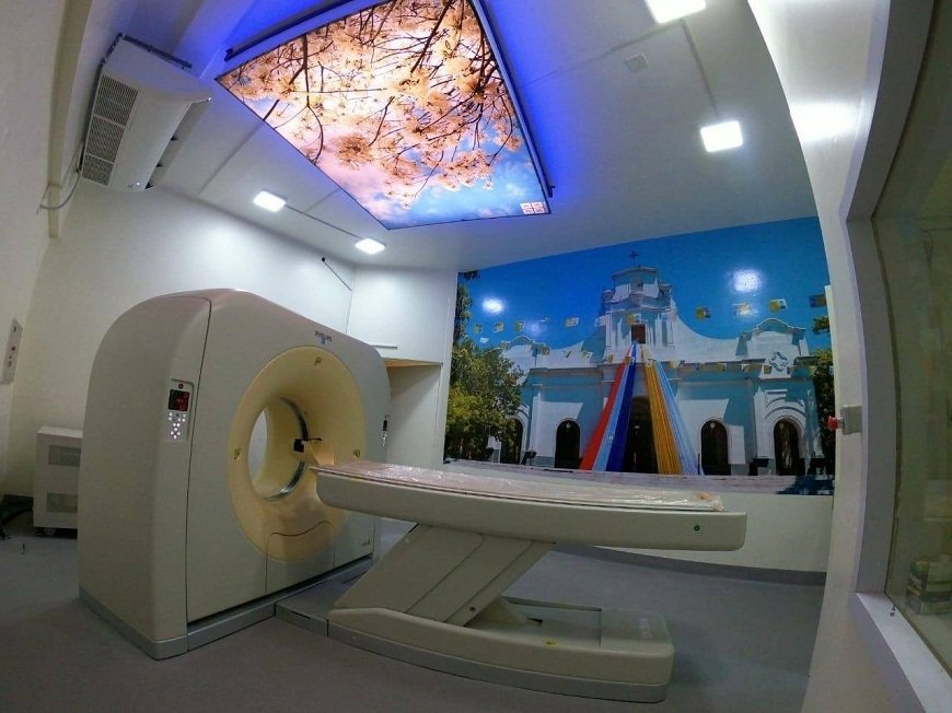 elnacionalpy's tweet photo. PARAGUAY QUE DUELE | 🇵🇾💔

🔹Debido a que hay un solo tomógrafo en el INCAN, los enfermos con cáncer recibieron la noticia de que quedan "SUSPENDIDOS" todos los agendamientos debido a que está descompuesto. Piden "comprensión y solidaridad" a los pacientes. 

🔹Mientras tanto, miles de millones de guaraníes se gastan al año en cargos que son absolutamente innecesarios.

#ElNacional