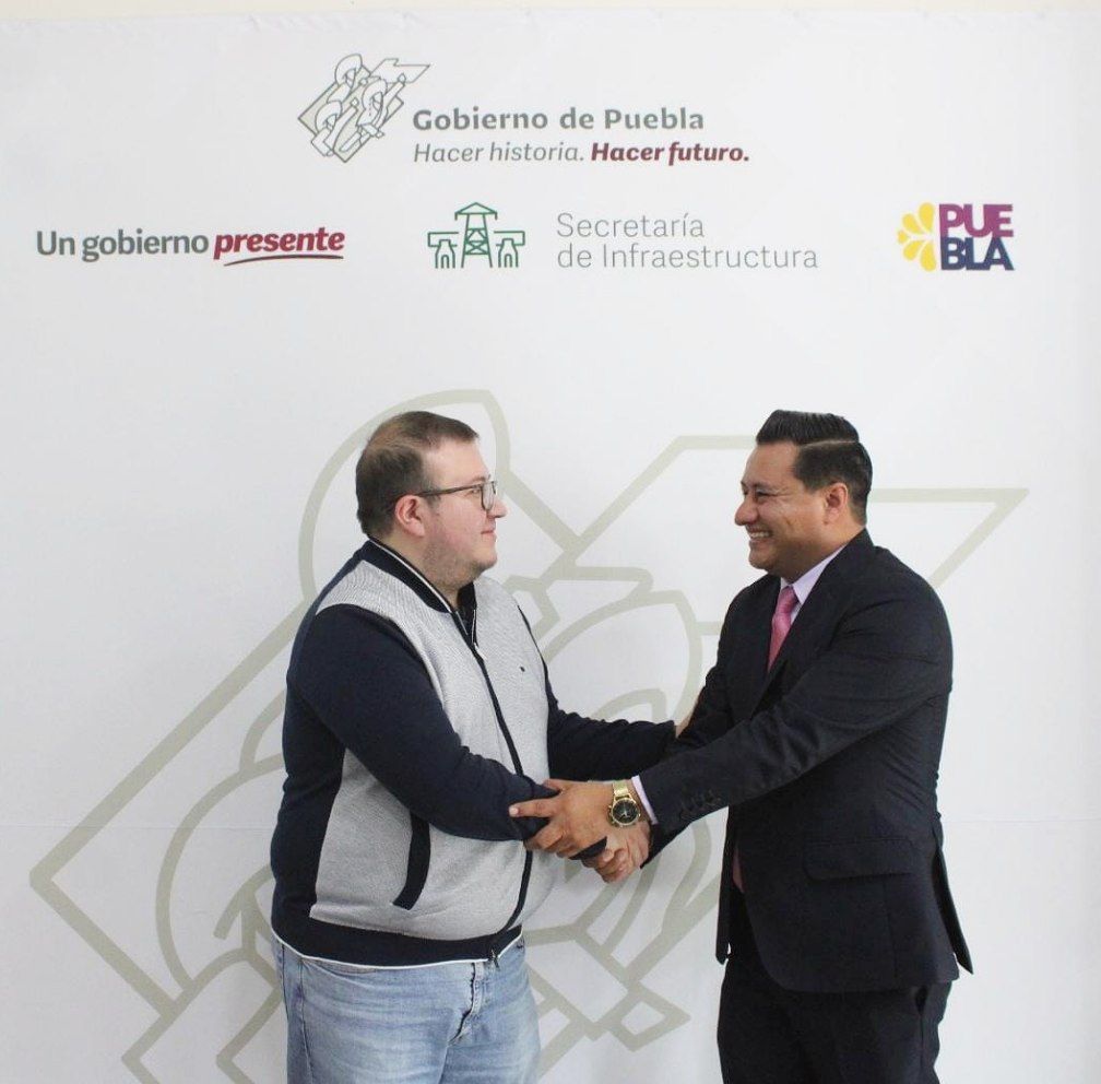JhovaniOGallo's tweet photo. Con el objetivo de trabajar en beneficio del personal sindicalizado sostuve una reunión con el titular de @InfraGobPue , Luis Roberto Tenorio García.  Durante el encuentro acordamos sumar esfuerzos que conlleven al bienestar y desarrollo laboral. https://t.co/giWyHaf7Is