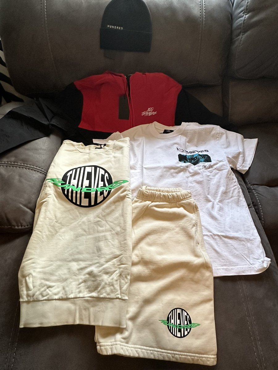MrPowersOG's tweet photo. @100Thieves Insane Vault Box <3 https://t.co/DIKUUFsfb0