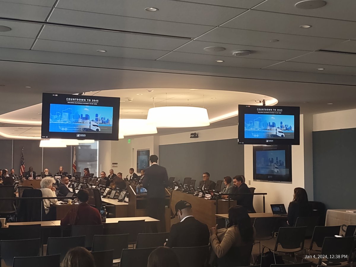 SCE_HaigK's tweet photo. Today, @SCE's Stephen Collins presented our #Countdown2045 analysis before @SCAGnews Regional Council. https://t.co/TxWevL2Smy