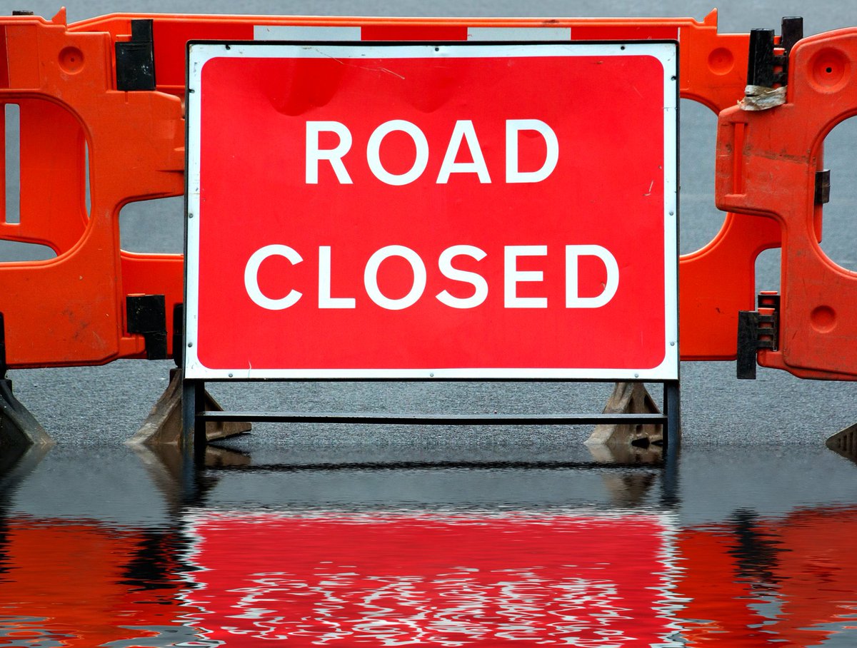 🚗 Our Control Room has received a number of calls this evening seeking our assistance with recovering cars stuck in floodwater. 

If there is an immediate risk to life, dial 9️⃣9️⃣9️⃣ and we will respond - however we do NOT recover vehicles from water.