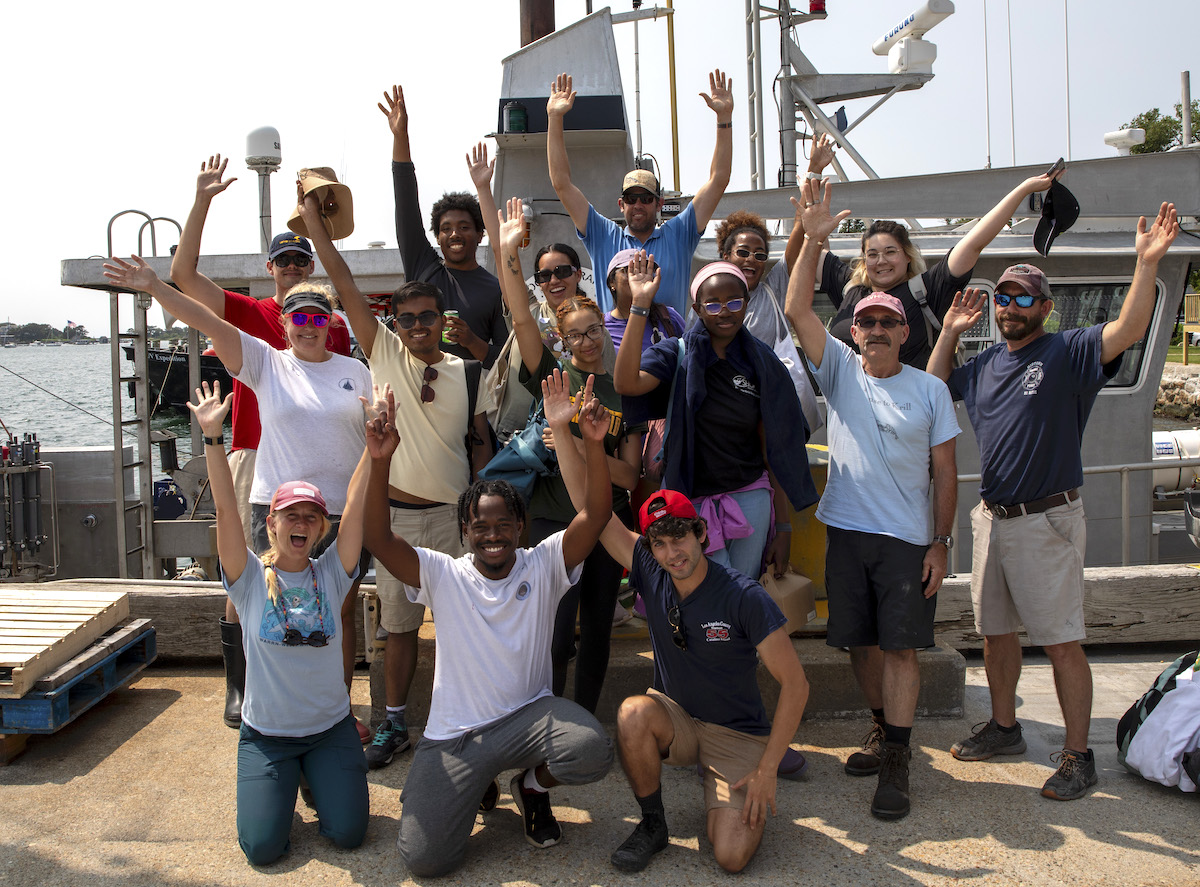 WHOI's tweet image. Hey #undergrad juniors + seniors! Seeking hands-on experience in marine + environmental science? Spend the summer doing hands-on research with a #WHOI Summer Student Fellowship!
⁠
Applications are due on February 5– so get yours in today! go.whoi.edu/ssf-program @WHOI_academic