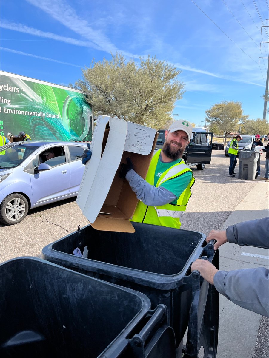 ArizonaDEQ's tweet photo. Happening ✨ SATURDAY✨@KPB_AZ is holding a recycling event from 7 am to 12 pm. 

🌲 Live trees and wreaths
📱 Household electronics
🔐 Sensitive documents for shredding and more!

Learn more: https://t.co/O3rFcgQfXx

#IRecyclePHX #RecycleRight https://t.co/ChR3JP83ow