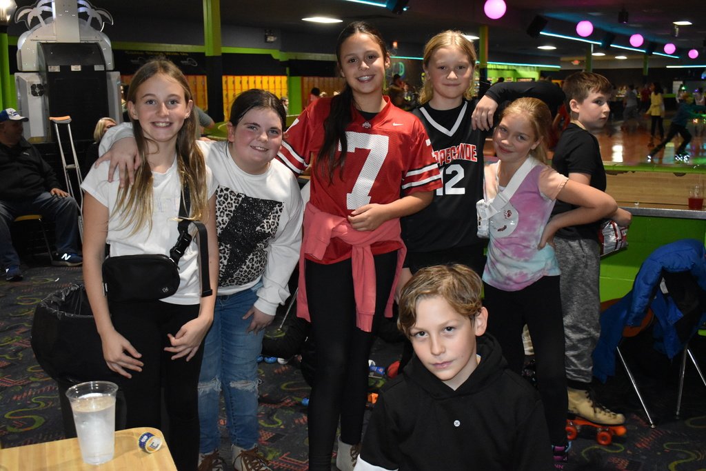 TippCitySchools's tweet photo. 😀Thank you to LT Ball Intermediate physical education teacher Jeanne Koch for organizing another great event for students!  🛼 The 4th and 5th graders had a great time gliding, spinning, and twirling at the local roller-skating rink!👍🏻#WEareTIPP #rollerskatingfun https://t.co/PjzeGbyP5X