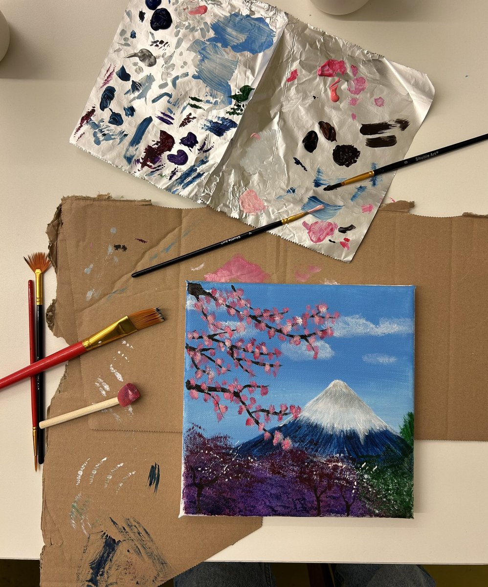 disturbialien's tweet photo. Instagram e Threads l’hanno già vista ma sono troppo contenta del risultato per non postare anche qua. 

Oggi ho dipinto per la prima volta e cosa potevo scegliere come primo soggetto se non il mio amato Giappone 🌸🗻🎎🏯 https://t.co/E9W7kRc0IX