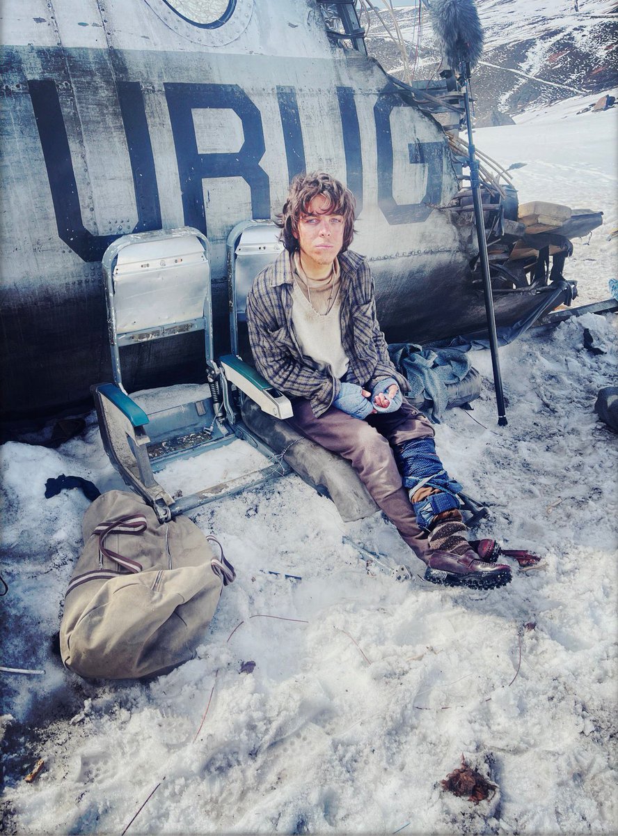 bueno aca me conocen x ser un tuitero pesado pero ademas soy actor y acaba de estrenar una peli que soy parte y que me parece de las peliculas mas crudas y con mas corazon que vi en mi vida, y gracias a dios, fui parte de principio a fin.
La sociedad de la nieve
YA en <a href="/netflix/">Netflix</a>