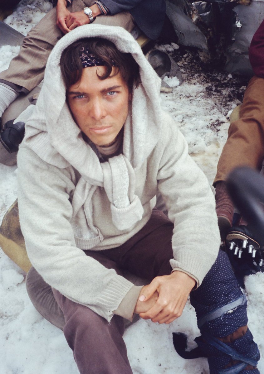 Juanicar2's tweet photo. bueno aca me conocen x ser un tuitero pesado pero ademas soy actor y acaba de estrenar una peli que soy parte y que me parece de las peliculas mas crudas y con mas corazon que vi en mi vida, y gracias a dios, fui parte de principio a fin.
La sociedad de la nieve
YA en @netflix https://t.co/kR90aJug7f