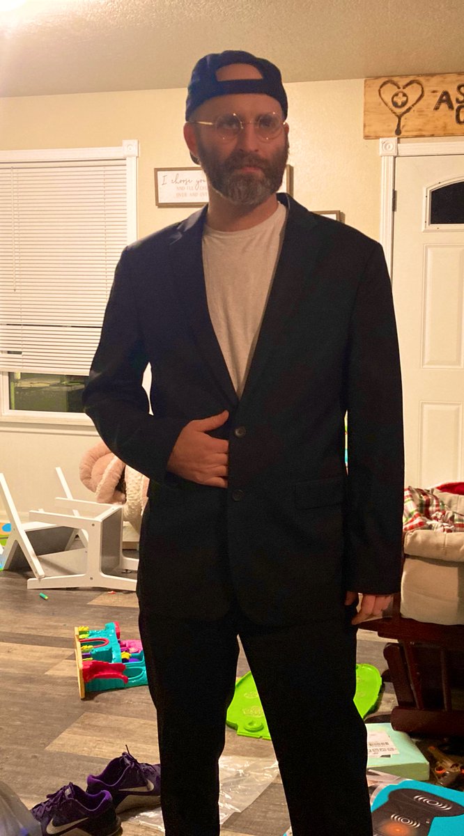TheJacobCash's tweet photo. I got a bitching suit for 3$ at thrift store. https://t.co/9gvnCTKVDh