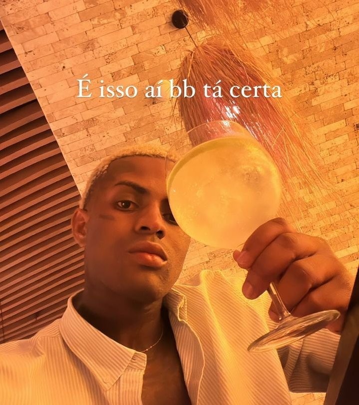 _bielouren_'s tweet photo. @vieiradms @mayamunizs meia noite eu te conto https://t.co/iovCdfvKZU