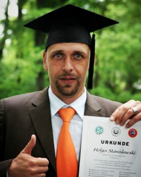 generation_dsf's tweet photo. #AssessmentCenter bestanden, um im #Callcenter zu landen. Herzlich willkommen beim #effzeh, #Trainer! 🔴⚪👨🎓
#fcköln #fckölle #köln #kölle #cologne #colonia #rutunwiess #bundesliga #schultz #stanislawski #stani #spoho #uni #urkunde #moinmoin #willkumme https://t.co/5yBbsXyzaA