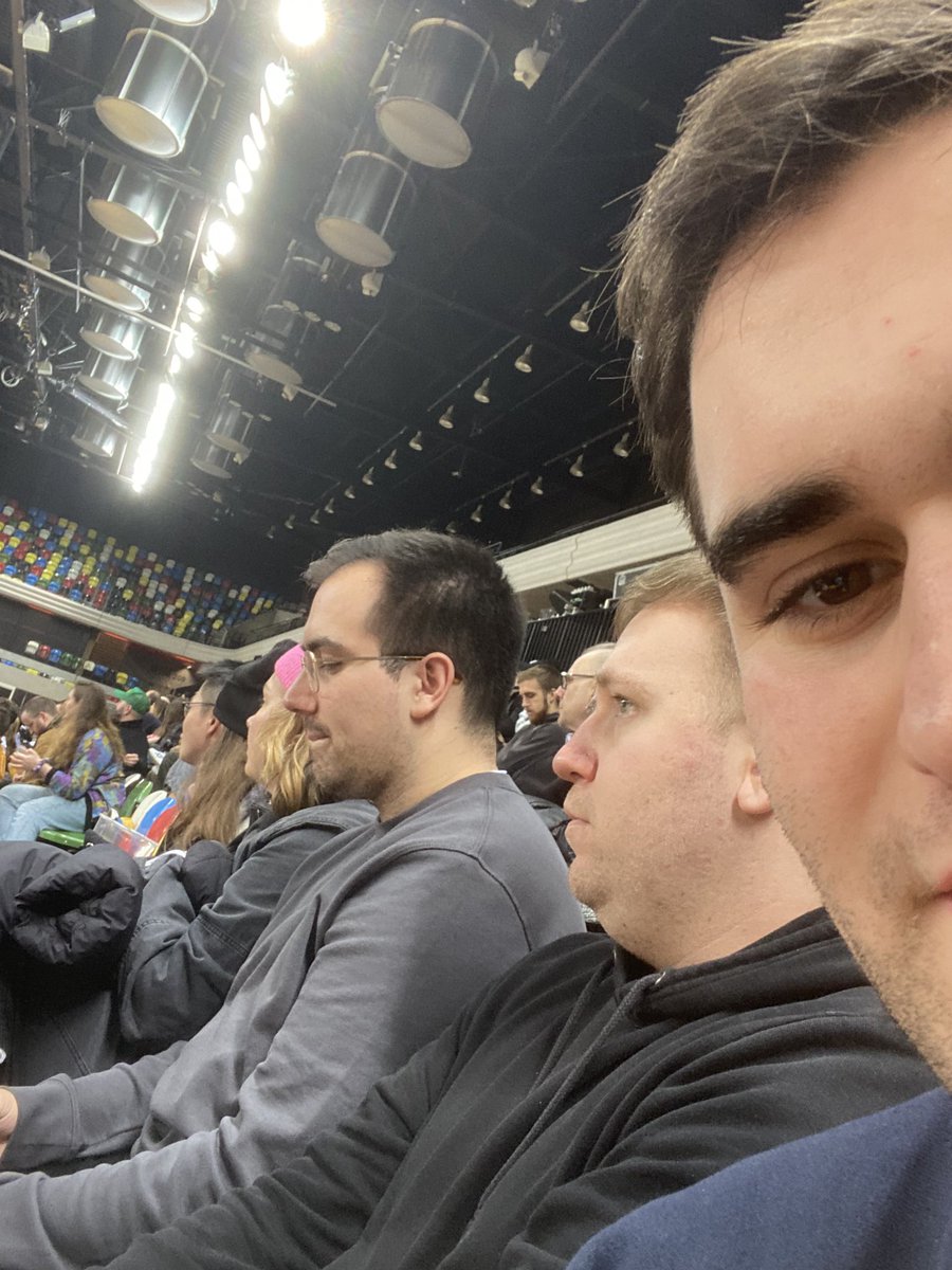 Pretty sure I’ve just seen the British guy from food wars at the #LondonLions game @HarrysBadTweets