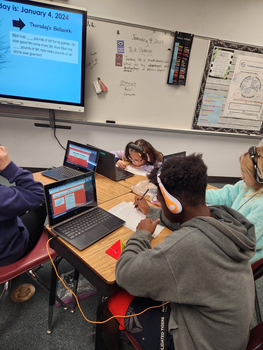 digitalatCG's tweet photo. Flipped instruction in 5th grade math! @cg_cats #ChooseGreatness #SuccessCSISD https://t.co/PKqzdWfyd9
