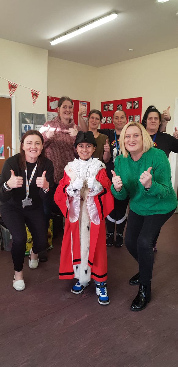 EarlyHelpLeeds's tweet image. It was great to show @LSChildrenMayor the School uniform exchange. We talked about the big difference it makes for families and how reducing waste supports our commitment to tackle climate change! We also got to try some of the fab activities &amp;amp; activities at Healthy Holidays