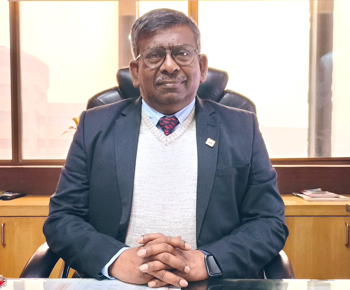 Railwhispers's tweet image. #ShobhitBhatnagar has assumed additional charge of Director/OBD #DFCCIL from 01.01.24 in addition to his current position as #PCOM/#NCR. Mr Bhatnagar is an #IRTS 1992 Batch officer. He assumes charge at a pivotal time when the @dfccil_india is transitioning into Operations phase.