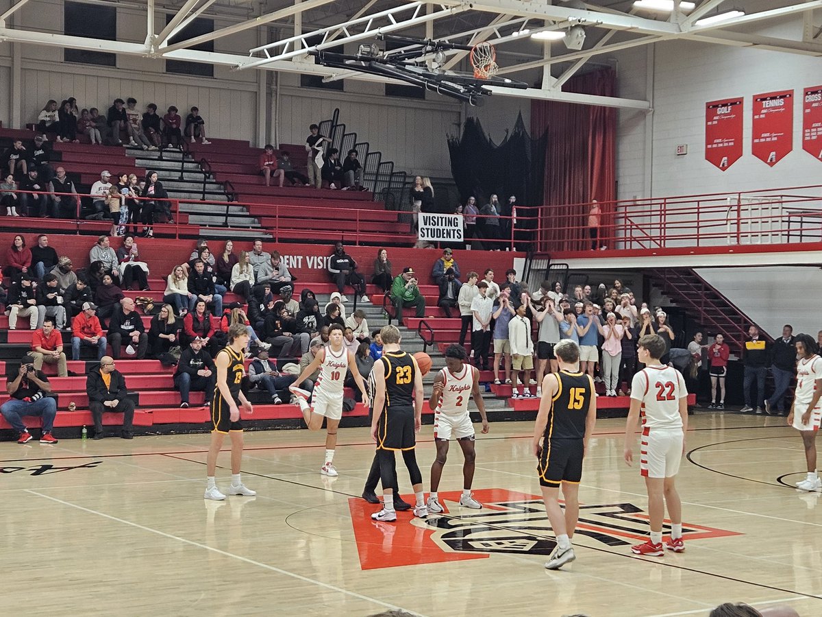 HawkeyeReport's tweet photo. Terrific high school game between Assumption and Bettendorf. Knights win in OT. Good games for @navonxo and @wilkins_caden, two of the better players in the state. https://t.co/xkWsonZ8nw