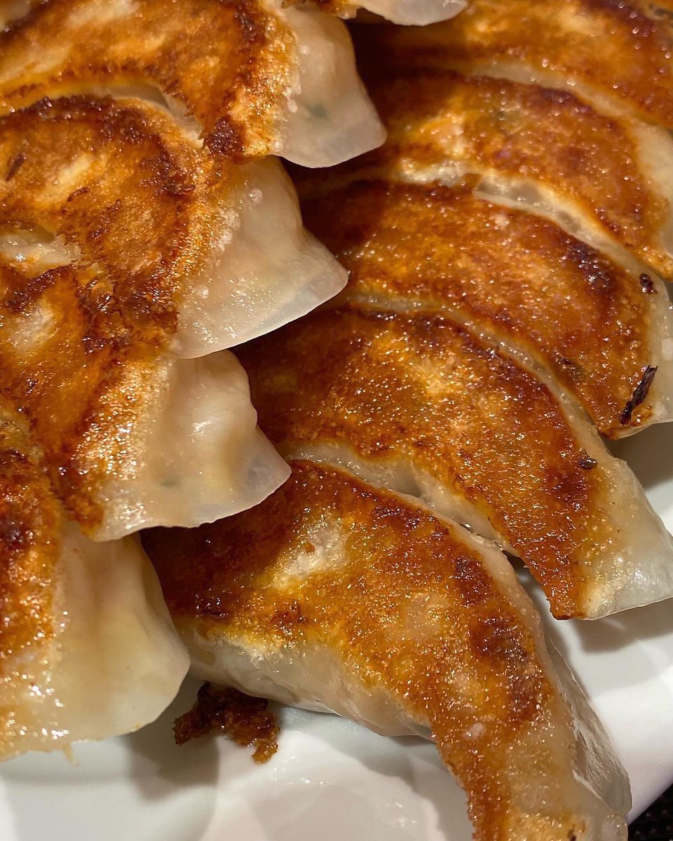 jack_86727's tweet photo. おはようございます😃
本日今年最初の餃子の日🥟
元祖餃子が通常価格より50円安い‼️
お得な日でございます😊
ご来店心よりお待ちしております♪♪ https://t.co/7qeeLIoIX5