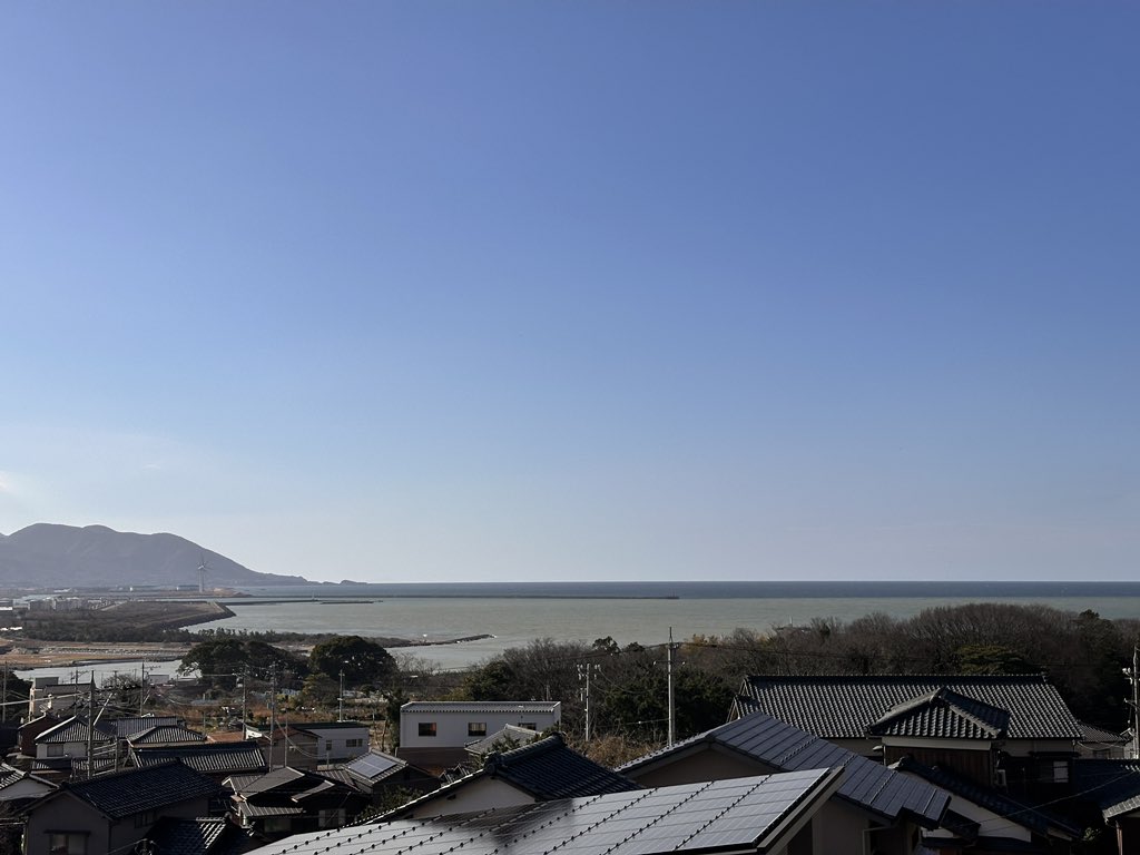 mj392's tweet photo. ウォーキング中〜
天気良いけど寒い寒い
#海 #ウォーキング https://t.co/Q7IXwDEDHA