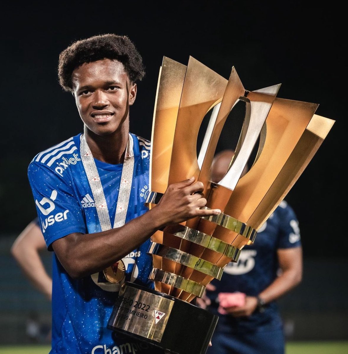 samuelvenancio's tweet photo. Cruzeiro renovou os contratos dos garotos Matheus Xavier e Italo. Vínculo de Xavier agora vai até 31/12/2025. Se encerraria em junho. Novo contrato de Italo também até o final de 2025. Vínculo anterior se encerraria no final desta temporada #CanalSamuelVenâncio https://t.co/xIsG1l7hvA