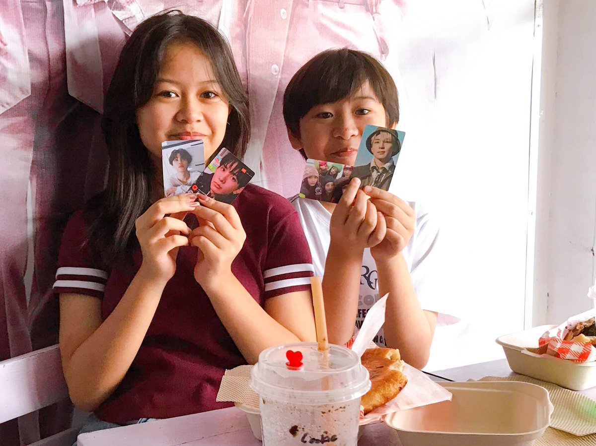cafesaramsarang's tweet photo. Did everyone get their FREE #photocards yet? Come order a Hotteok and drink, you can pull your faves from #BTS, #Blackpink, #Enhypen, #Seventeen, #NewJeans, AND MORE! 
🫰

WE ARE OPEN DAILY
🕚 Operating Hours:
Weekdays 11am - 8pm 
Weekends 11am - 9pm https://t.co/6dvFZywoqm
