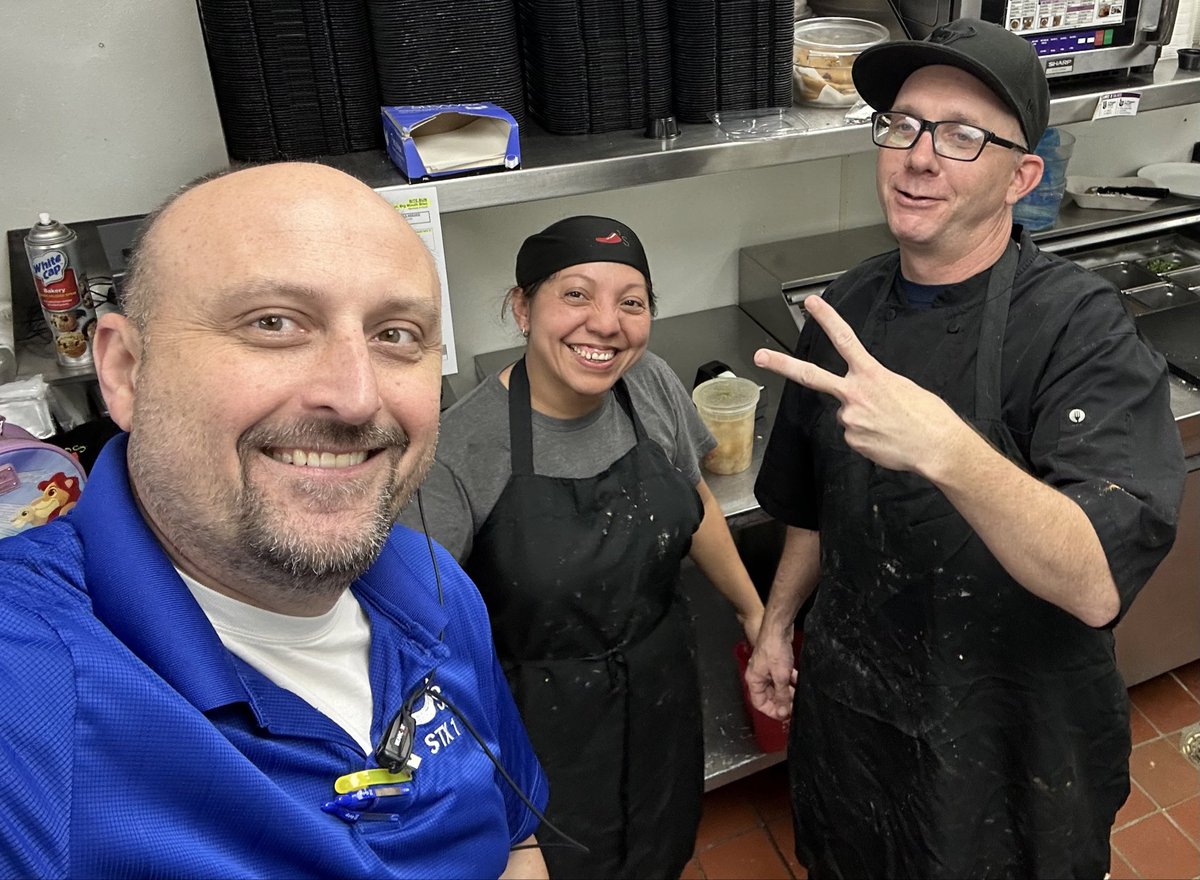 TerryDmuir's tweet photo. Fun time #playingRestaurant @Chilis Nasa #168! So good to see some of my old school cooks! @MacyMullen52 has the systems on 🔒 !!! This restaurant is primed to crush the back half of the year!!! #ChilisLove #STX @train3rgirl @sarahmillerSA https://t.co/Taa3s1TDrP