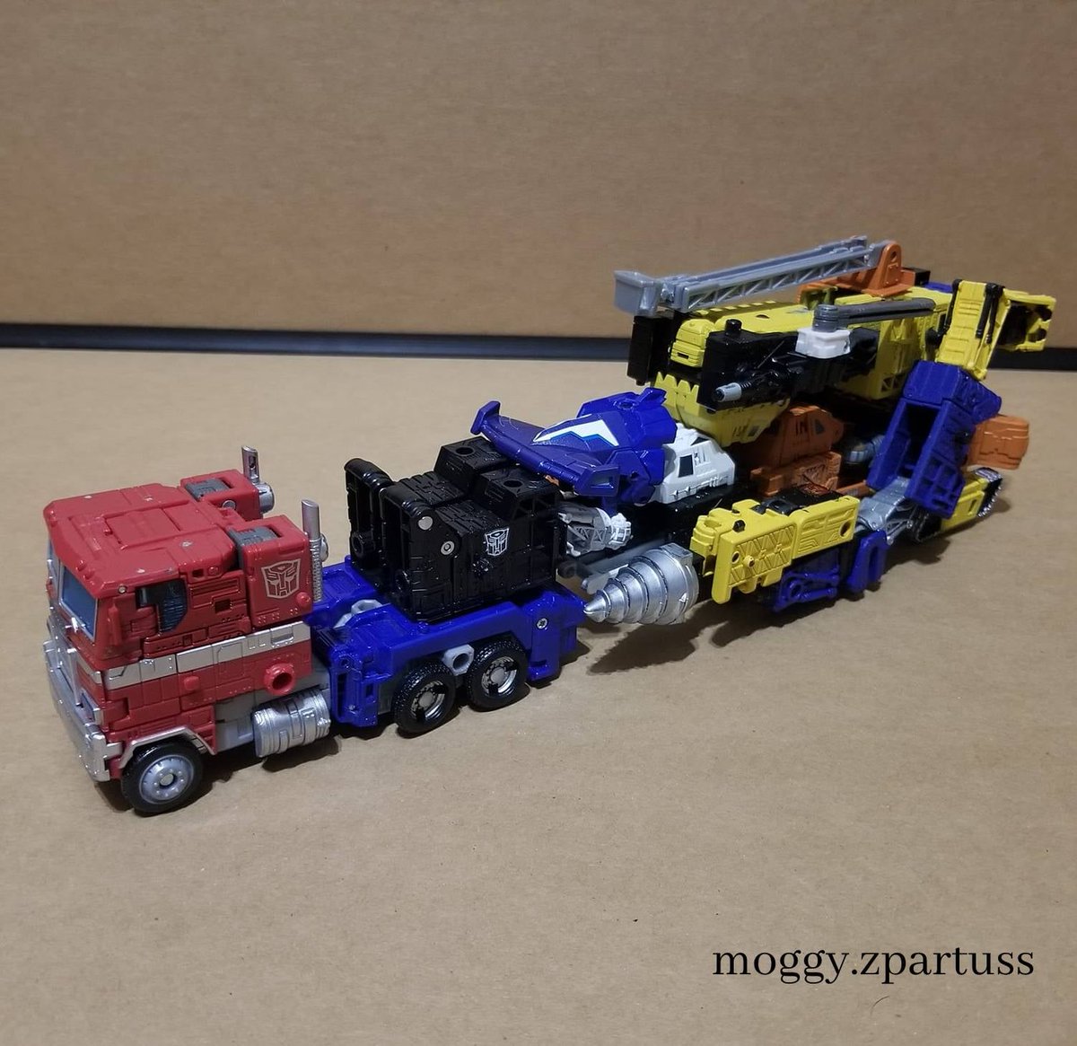 MoggyZpartuss's tweet photo. Throwback Thursday..Optimus Super Mode, (Transformers: ENERGON) #fire1 #copter2 #digger3 #submarine4 #drones #primeforce #energon #transformers #customtoys #toycustoms #toycustomizer https://t.co/xmlWVqhLiB