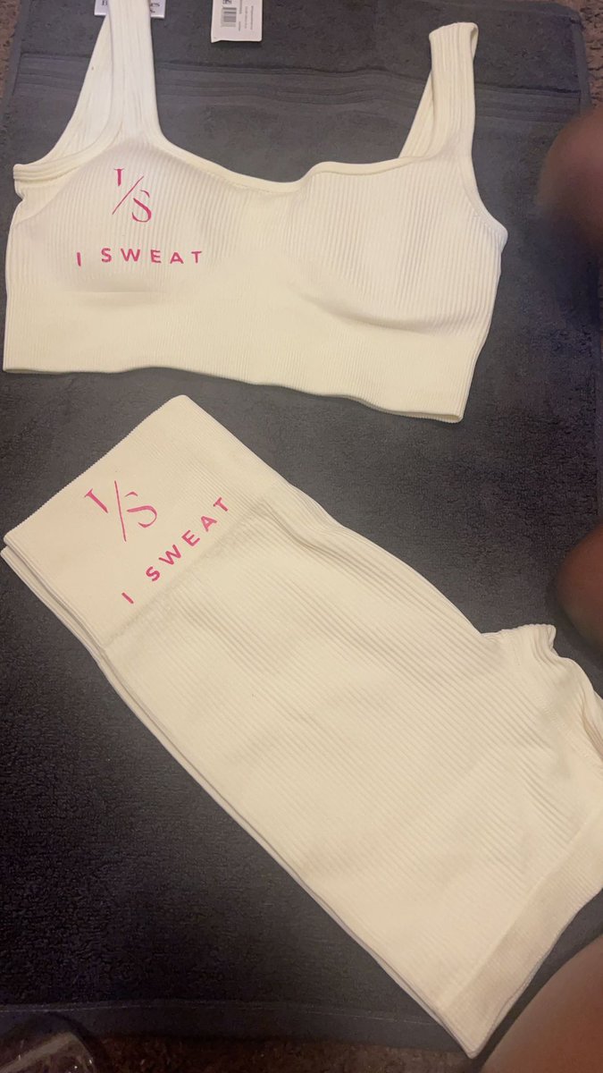 BigPee1992's tweet photo. - Pov : when you a mom of 6 trying make so you make a gym line #gymlife #ClothingBrand #gymmotivation #isweat some body tell dearra , peach , ekane , the city help me get noticed . please and thanks 🫶🏾🥹 https://t.co/7gpxoogUcY
