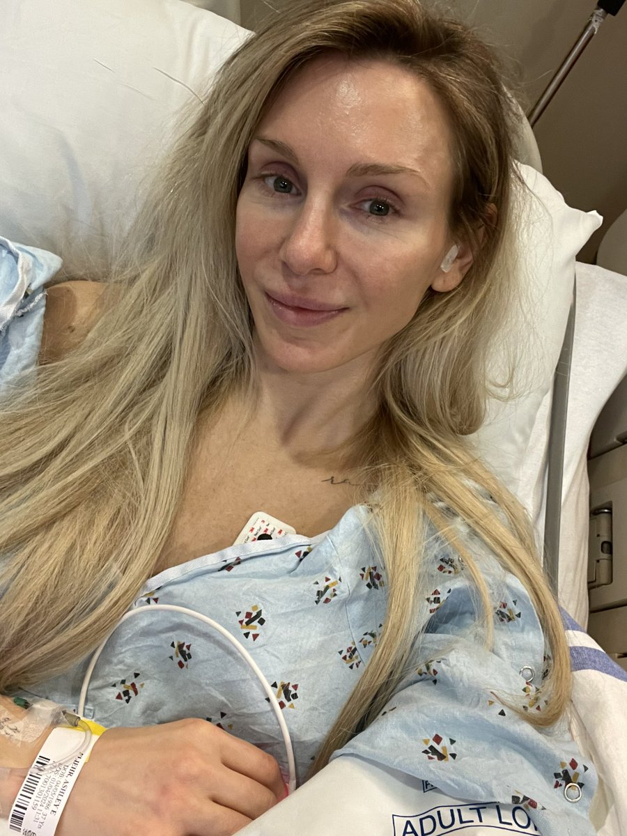 Charlotte Flair tweet media