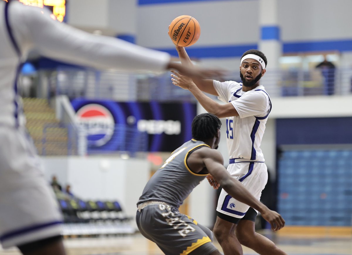 FSUBroncos's tweet photo. 🏀 Fayetteville State University Men’s Basketball Secures Thrilling Win Against Bowie State! 67-59 🎉 https://t.co/PeKaI5Jqjf