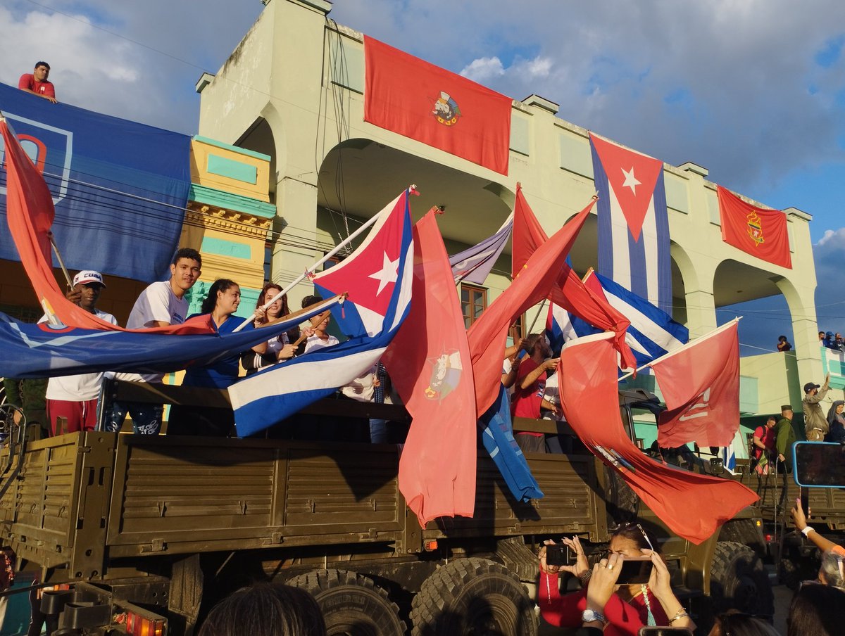 camaguey_inder's tweet photo. #Camaguey rememora hoy Caravana de la Victoria, como aquel 4 de Enero victorioso se siente en la Plaza de la Libertad agramontina la presencia de #FidelPorSiempre
El #nder presente! herederos de los mejores valores de la Patria https://t.co/IS4mSumun7