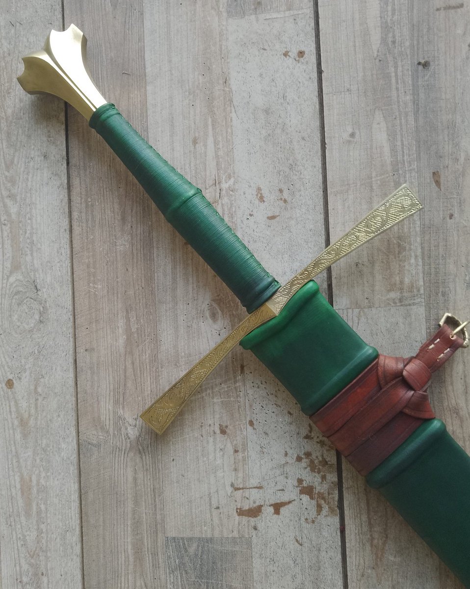 ArannReichhardt's tweet photo. Aand the rest of the pictures of the first sword of the year! (As I said, I finished it like 2 months ago, just had to post the pics)
Oh, by the way, I ended with a couple commission slots for december, if anyone wants a sword for next christmas, now would be the perfect time :o! https://t.co/TtGmZwUWgr