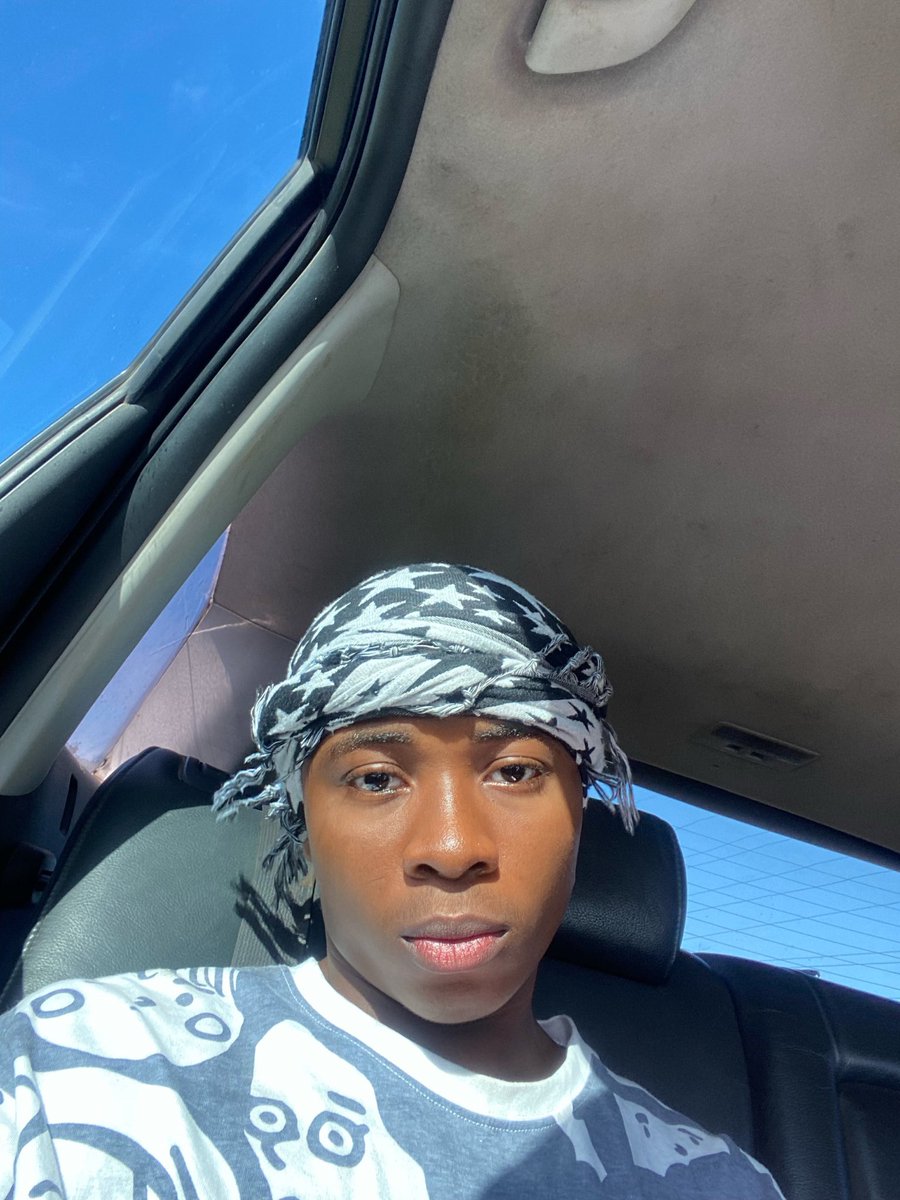 GangerKamara's tweet photo. Happy New year Y”ll♥️✌️ https://t.co/BHOEK4IQ0j