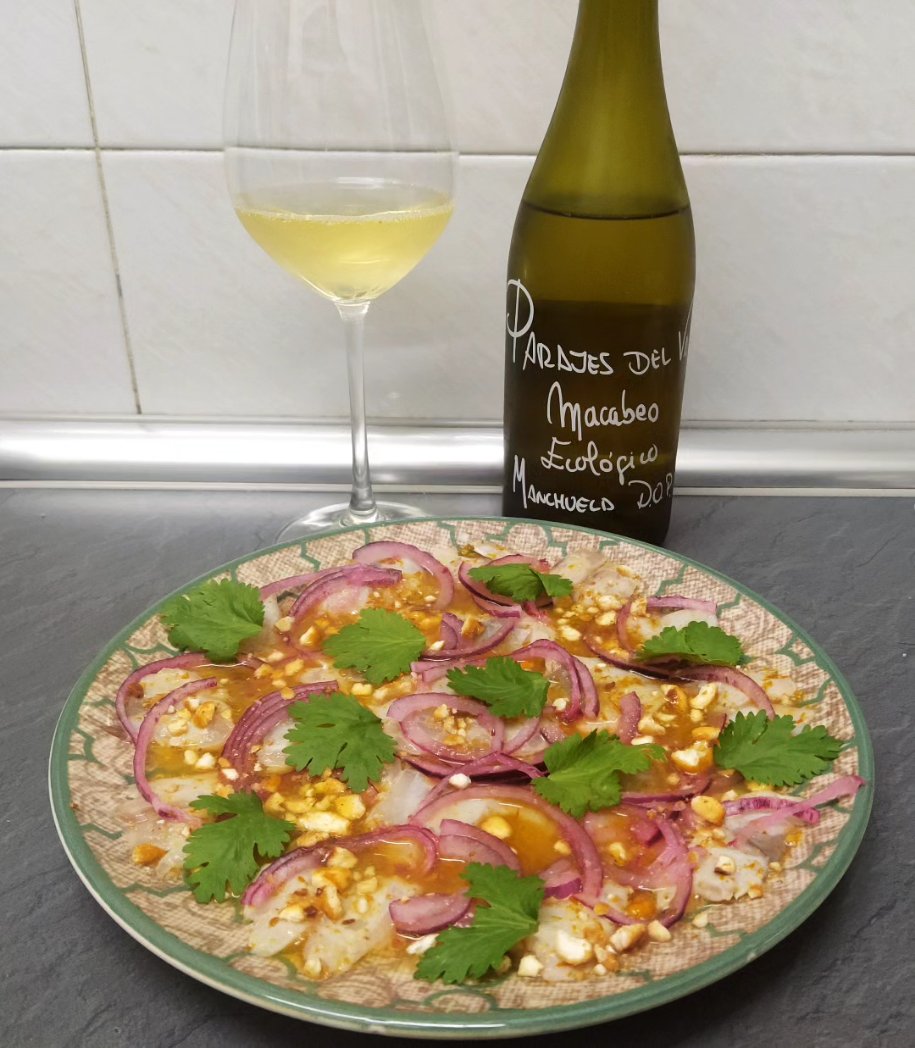 MiguelCallejaO's tweet image. Había que levantar un poco el pie, cena ligera, sabrosa... 🐟 Tiradito Lubina con Ají Amarillo 🐟 Y 🍇 #macabeo 🍇 afilada, fresca, citrica, herbácea, armoniza top con este platillo. A seguir 2024
🍷 Parajes del Valle Macabeo 2022 @parajesdelvalle @DOManchuela @wineissocial